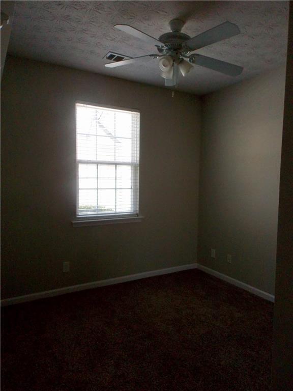 Building Photo - 647 W Oaks Dr