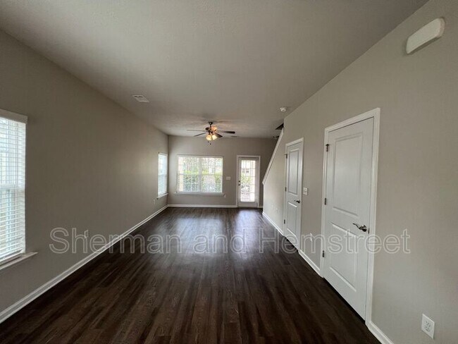 Building Photo - 741 Tarvin Cir