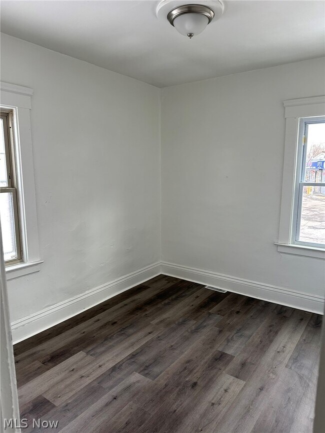 Foto del edificio - 3384 W 63rd St