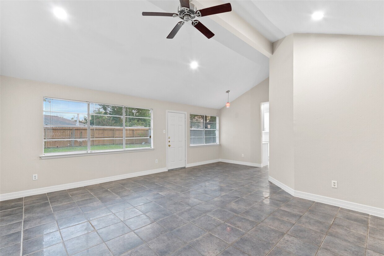 Foto principal - 8314 Poplar Ridge Ln