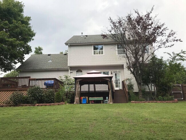 Foto del edificio - 332 Dandridge Dr