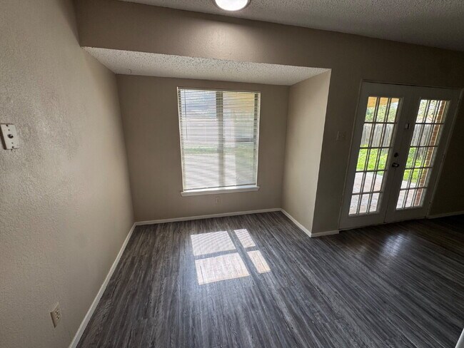 Foto del edificio - Charming 3-Bed, 2-Bath Home with 1,272 Sq ...
