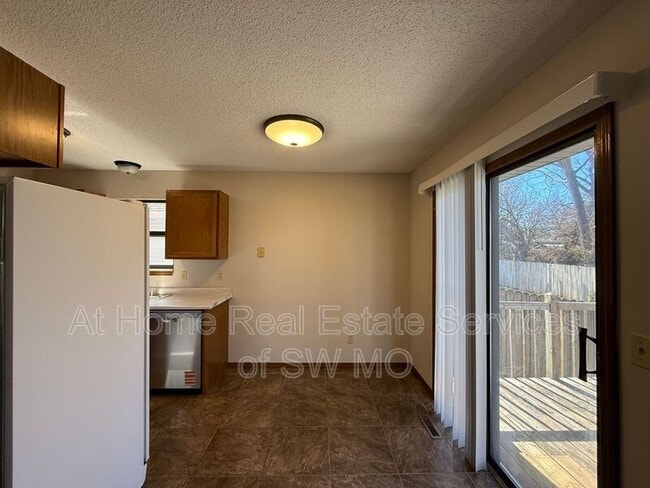 Building Photo - 1413 S Ventura Ave