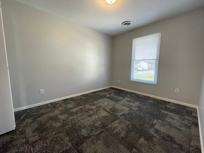 Foto del edificio - 324 Stone Creek Dr