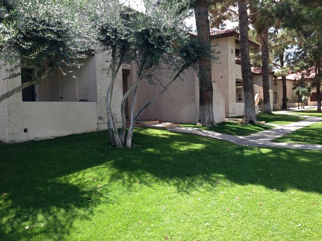 Foto del edificio - **COMFY 2 BEDROOM/2 FULL BATHROOM CONDO IN...