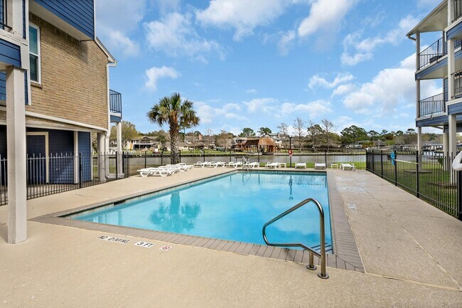 Foto del edificio - 18519 Egret Bay Blvd