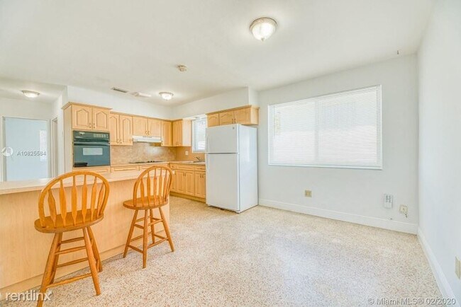 Building Photo - 2 br, 1 bath Apartment - 2850 SW 36th Ct