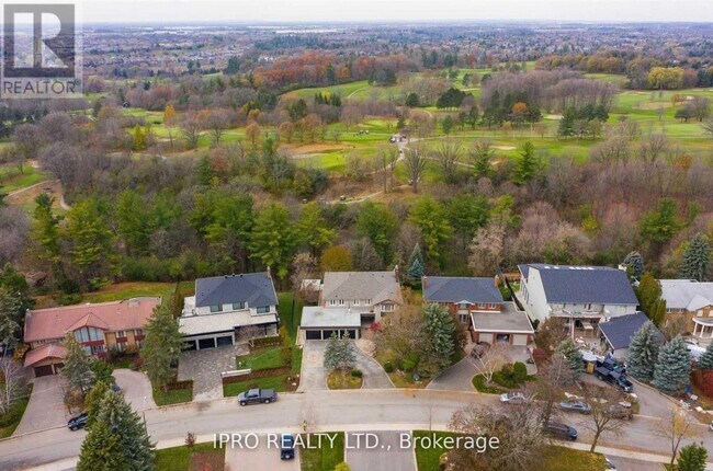 Photo du bâtiment - 150 Firglen Ridge