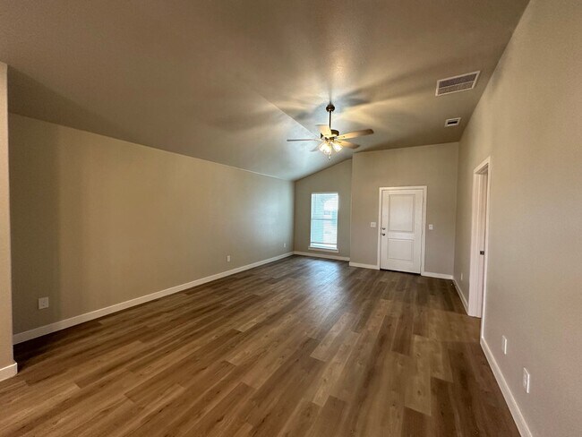 Foto del edificio - Awesome 3 Bedroom 2 bathroom!