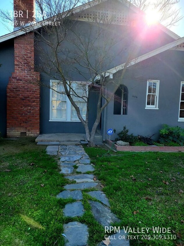 Primary Photo - Beautiful central Merced home Available NOW!