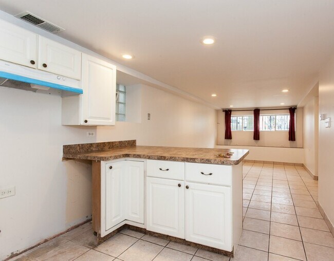 Building Photo - 2021 N Albany Ave