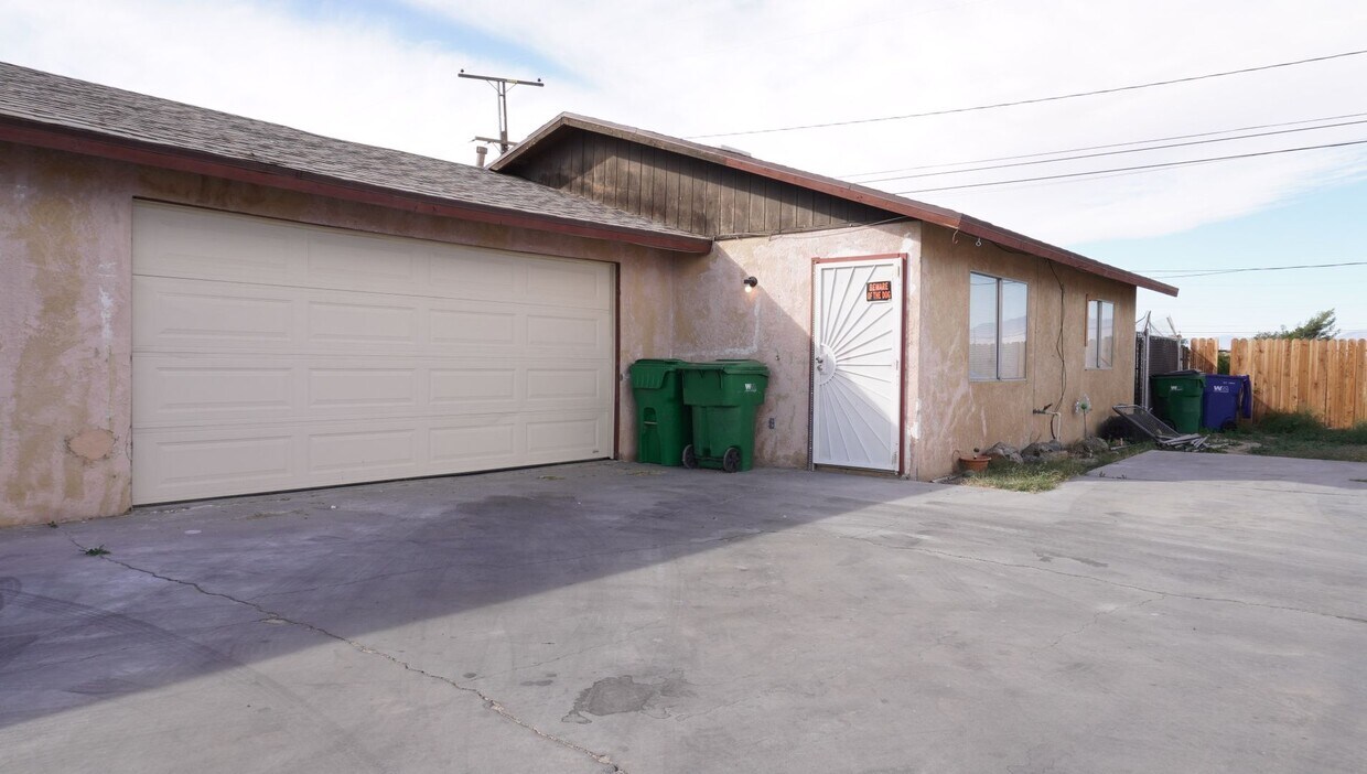 139 S Norma St Unit Apt B, Ridgecrest, CA 93555 Room for Rent in