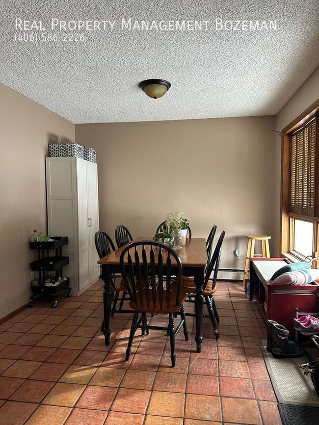 Foto del edificio - *Roommate Wanted!  $1,000/Mo; 3 Bed 2.5 Ba...