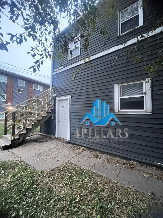 Foto principal - "Charming 3-Bed Gem in East Chicago – Spacious 1066 Sq Ft Retreat!"