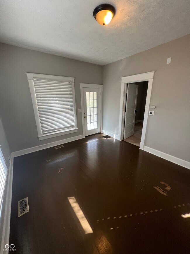 Foto del edificio - 4113 Cornelius Ave