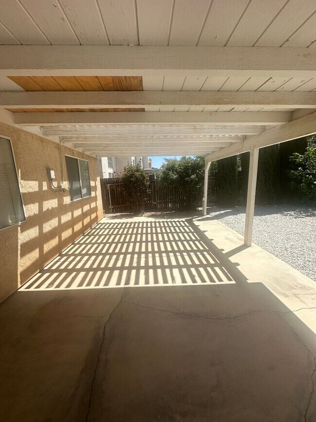 Foto del edificio - 5 BEDROOM, 2 STORY,SPACIOUS VICTORVILLE HOME! NEAR MALL!