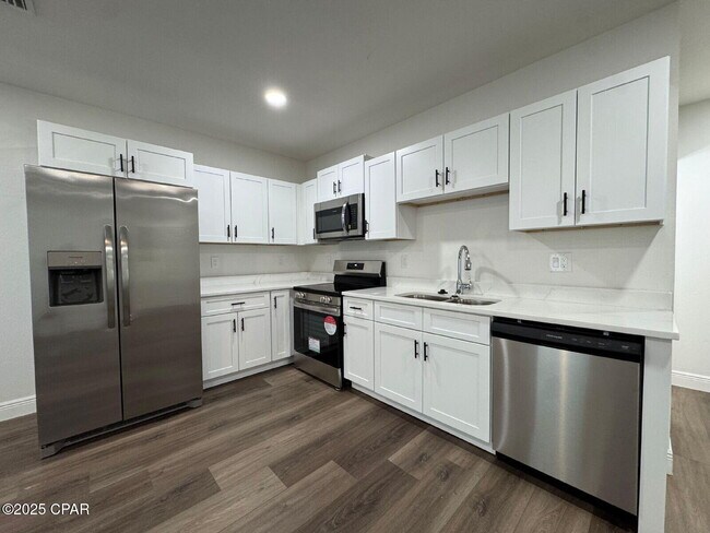 Foto del edificio - 148 Claire Ave