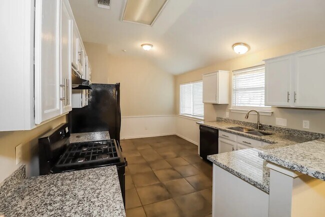 Foto del edificio - 2670 Hill Street Cove