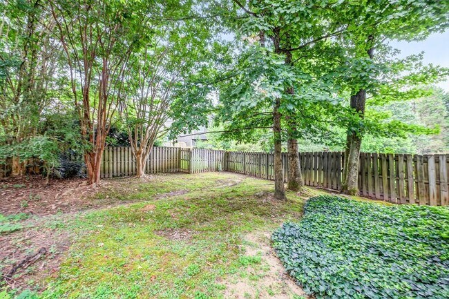 Foto del edificio - 2327 Oak Glenn Cir