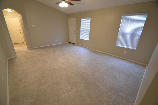 Foto del edificio - 2365 W Camp River Rd