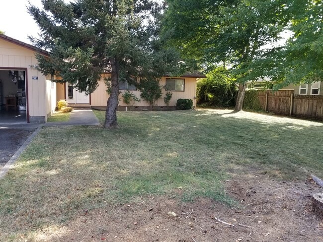 Building Photo - 281 Glen Dr
