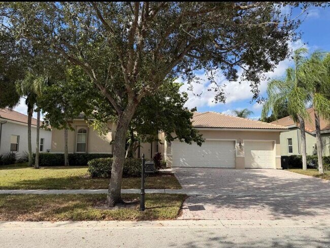 Building Photo - 10440 Cypress Lakes Preserve Dr