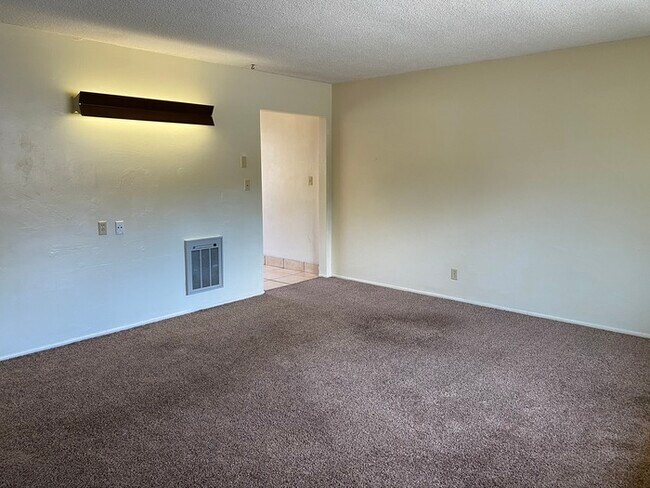 Building Photo - 722 Boysen Ave
