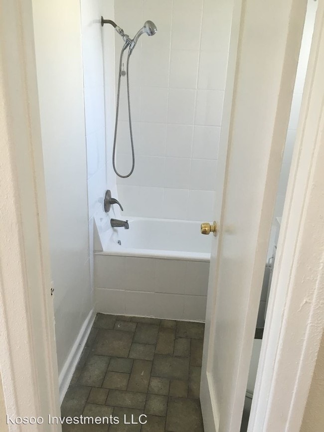 Foto del edificio - 1018 W 57th St