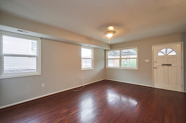 Foto del edificio - 5322 James Pl NE