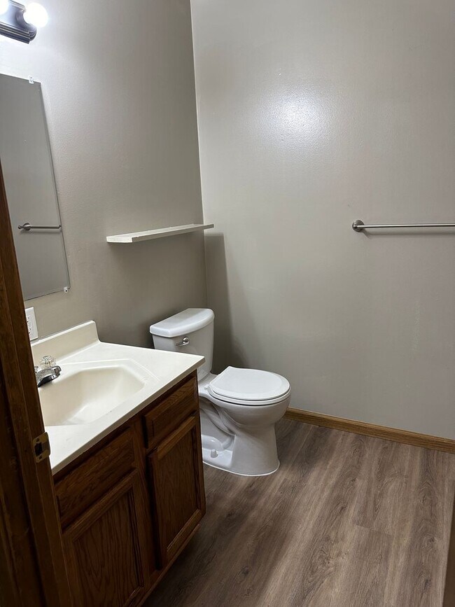 Foto del edificio - 304 E. Oakridge Ave.