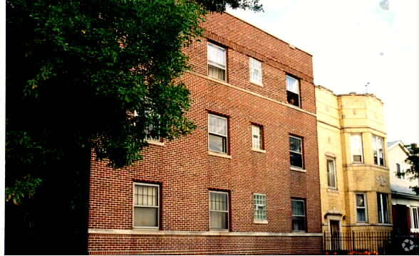 Foto principal - 4402-4408 W Belden St