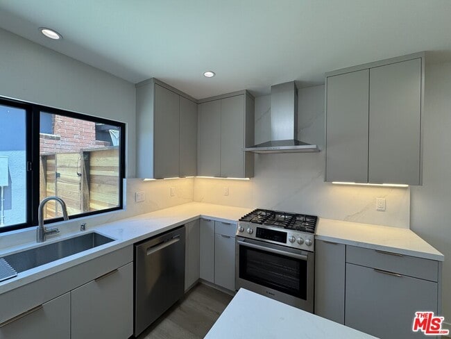 Building Photo - 7808 Truxton Ave