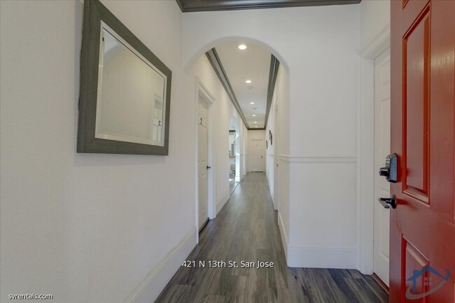Building Photo - 421 N 13th St