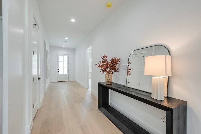 Photo - 5710 Vanderbilt Ave House