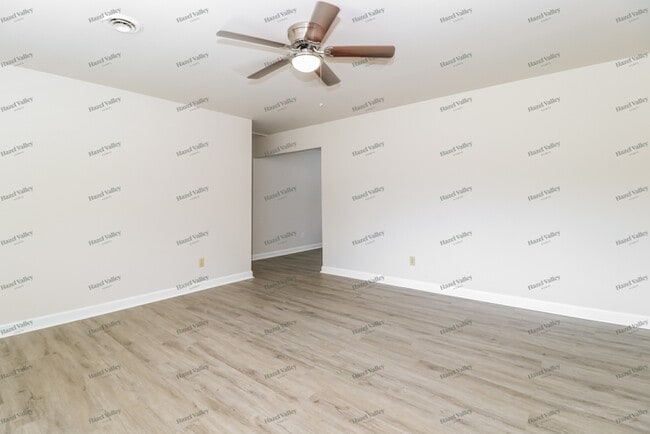 Building Photo - 1495 Flicker Dr