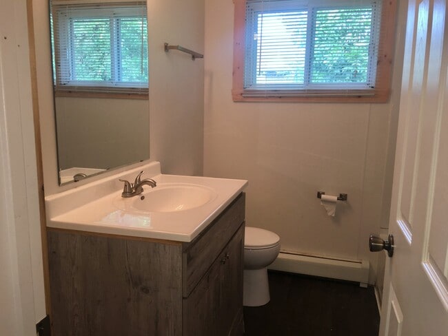 Building Photo - 4 Bed 2 Bath Duplex