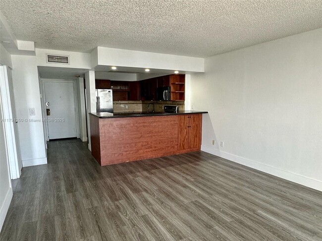 Foto del edificio - 13499 Biscayne Blvd