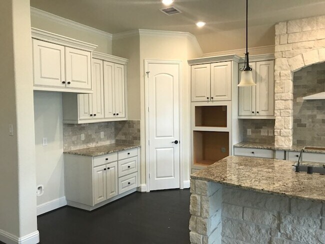 Foto del edificio - 3750 Pinebrook Hollow Ln