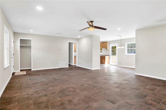 Building Photo - 6451 Larkspur Dr