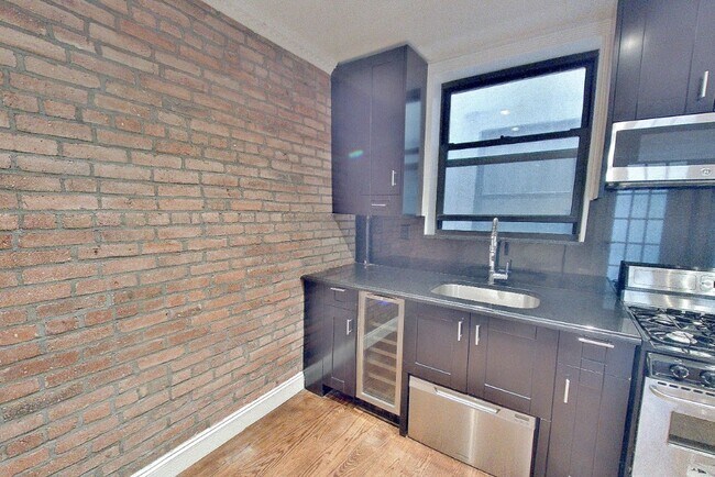 Foto del edificio - 422 E 9th St