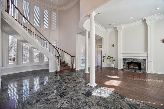 Foto del edificio - 2900 Creekview Dr