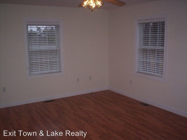 Building Photo - 303 Occoneechee Dr