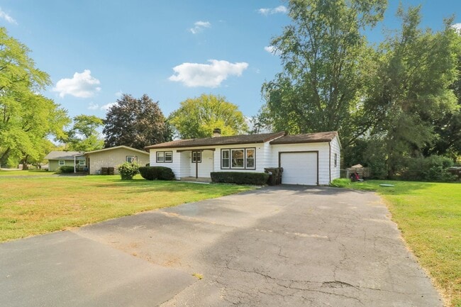 Building Photo - 2610 Killarney Dr