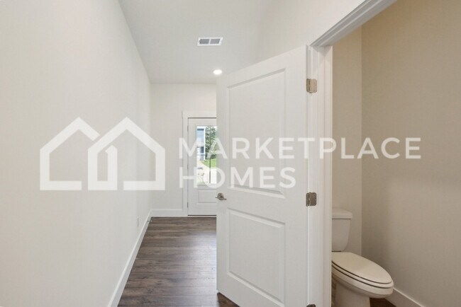 Foto del edificio - 8227 Wind Lake Ct