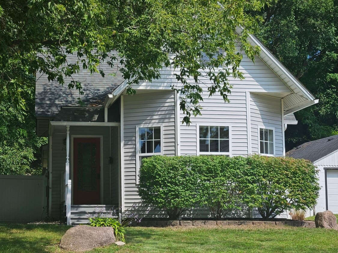 Main front - 207 S East St (Brighton, MI)