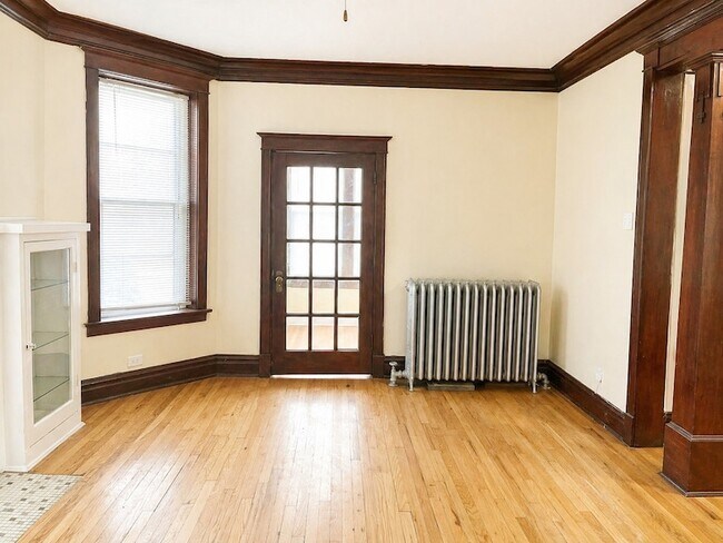 Foto del edificio - 1320 W 64th St