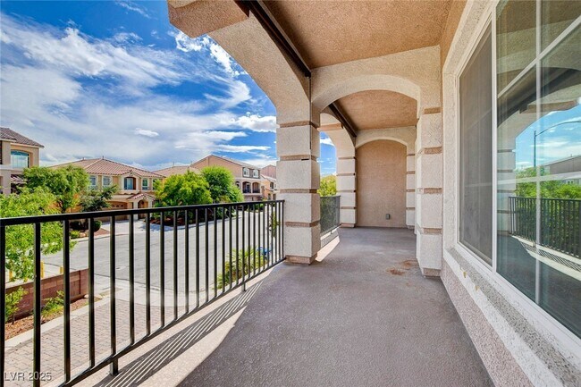 Building Photo - 6402 Parrot Ridge Ct