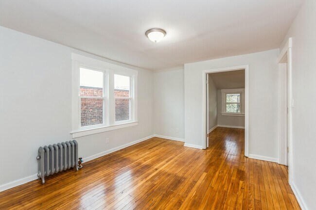 Building Photo - 305 Orange Rd