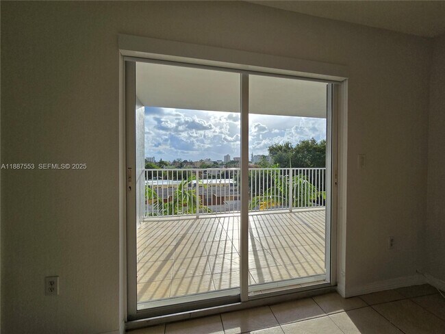 Foto del edificio - 637 SW 3rd St