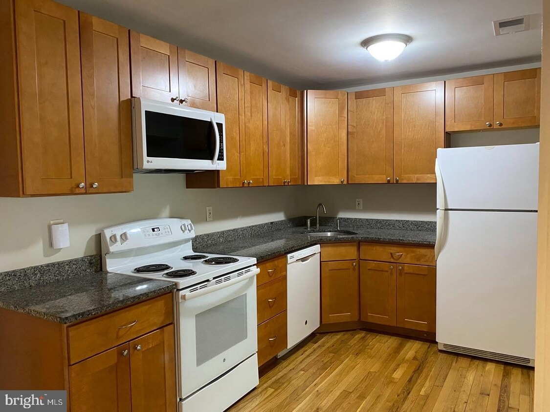 Primary Photo - 1110 Silver Ct